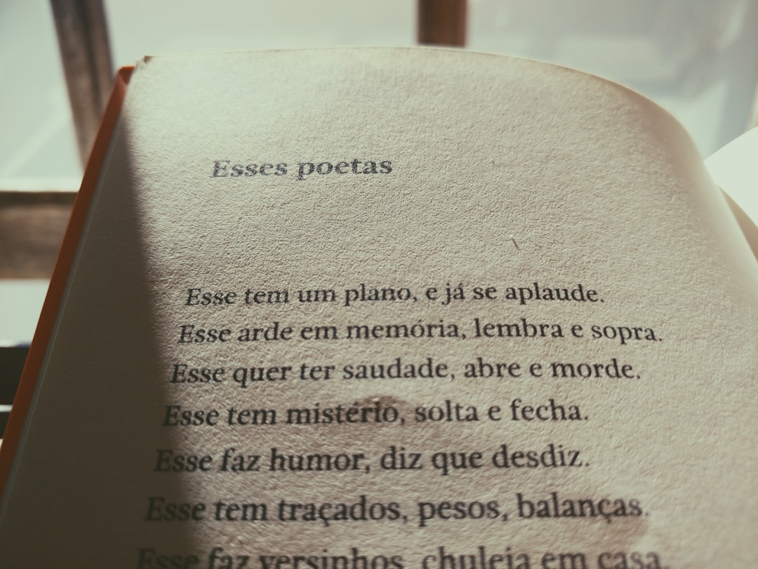Esses Poetas book content — Photo by mauRÍCIO SANTOS on Unsplash